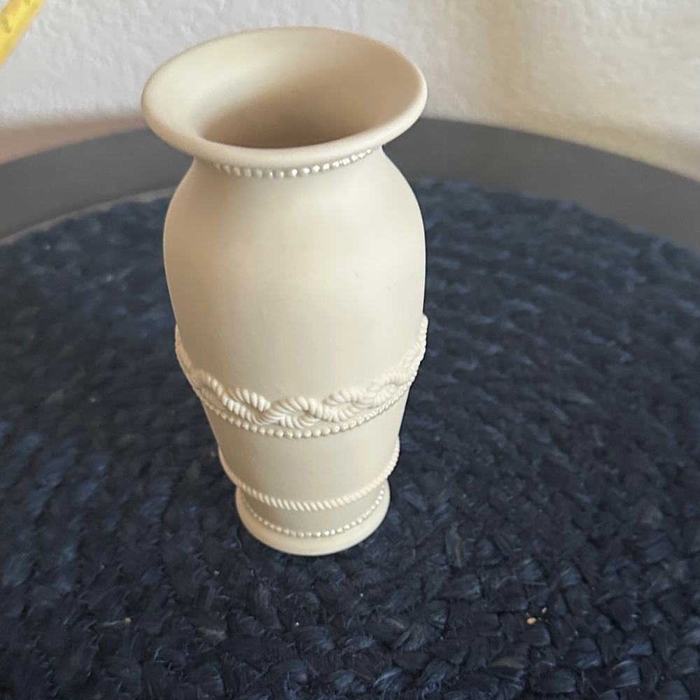 NEW /Never Used - Monte Carlo Las Vegas Casino Cream Vase with Pink Rose Accents - Picture 4 of 6